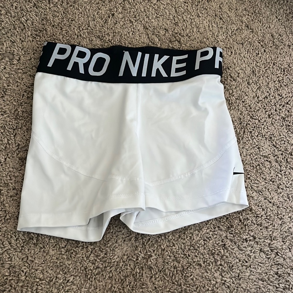 White Nike Pro Shorts Women’s Size Small